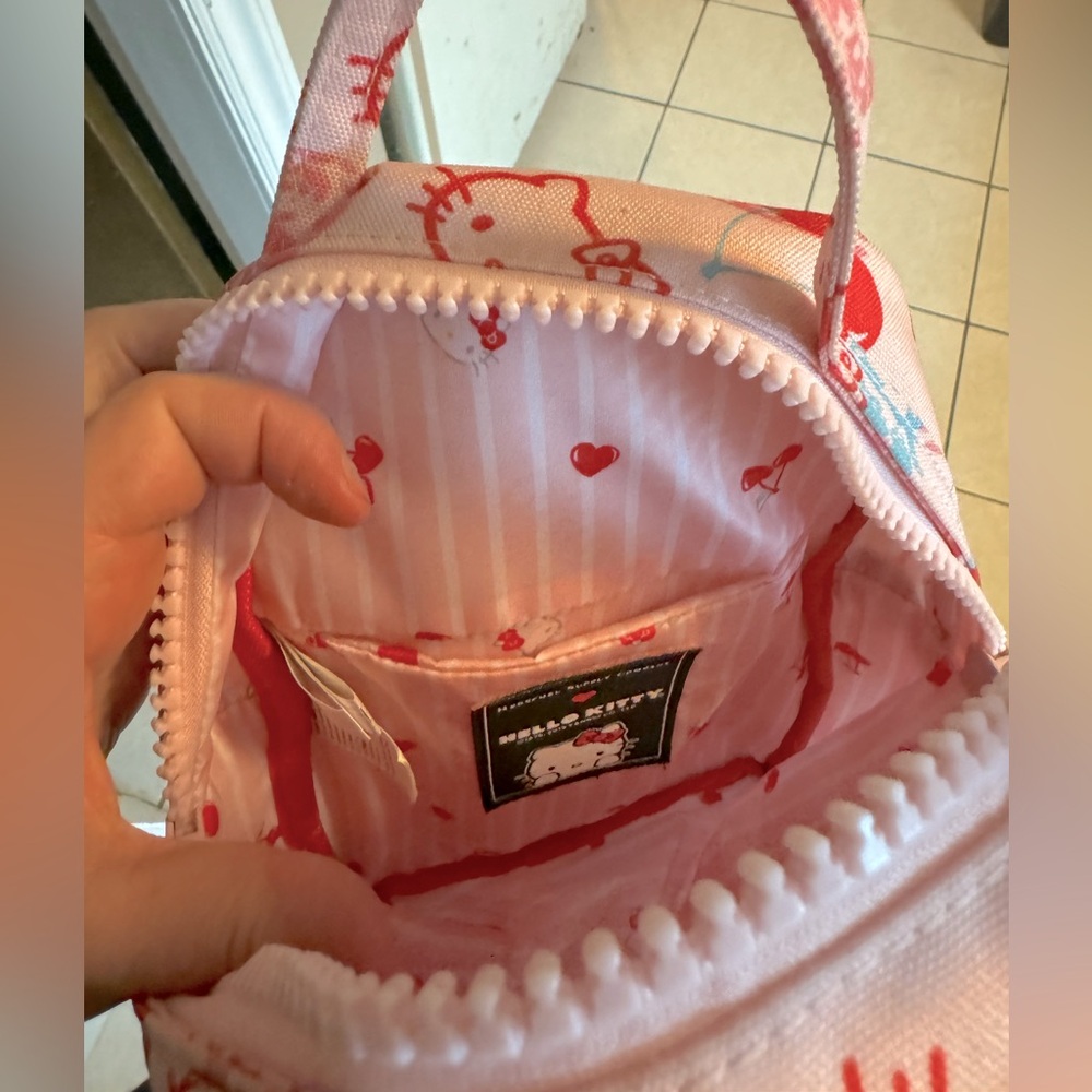 herschel hello kitty mini backpack - Picture 4 of 4